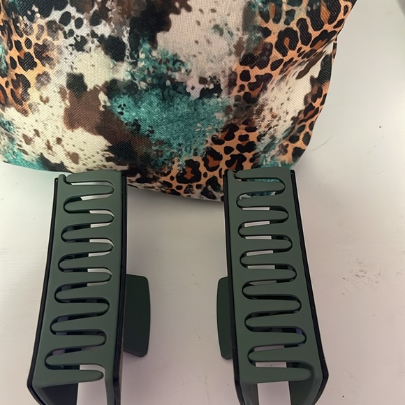 Cosmetic bag southwest style turquoise leopard print w/ 2 hair jaw clips - Picture 5 of 6